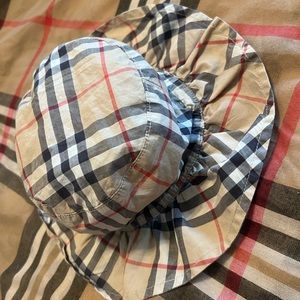 Adorable Authentic Baby Burberry floppy sun hat 🤩